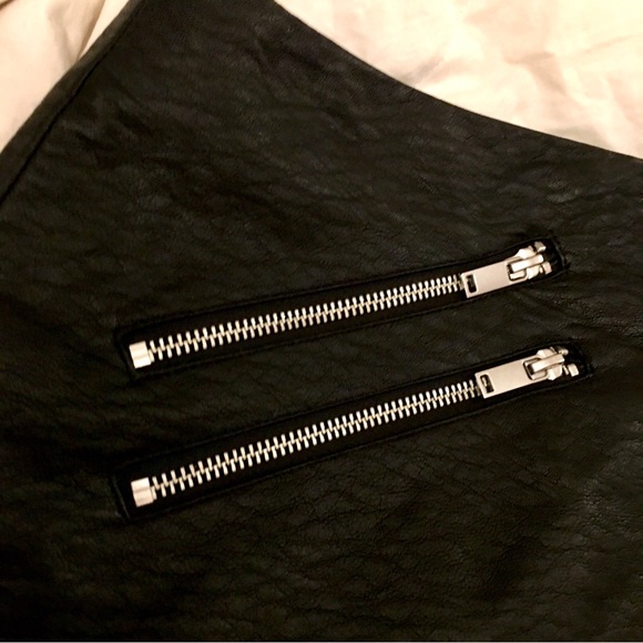 H&M Faux Leather Zipper Mini Skirt w Embroidered Flowers 12 - Picture 9 of 13